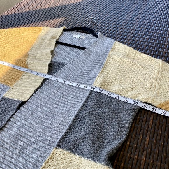 Woven Heart Color Blocked Oversized Cardigan Sweater - Picture 8 of 8